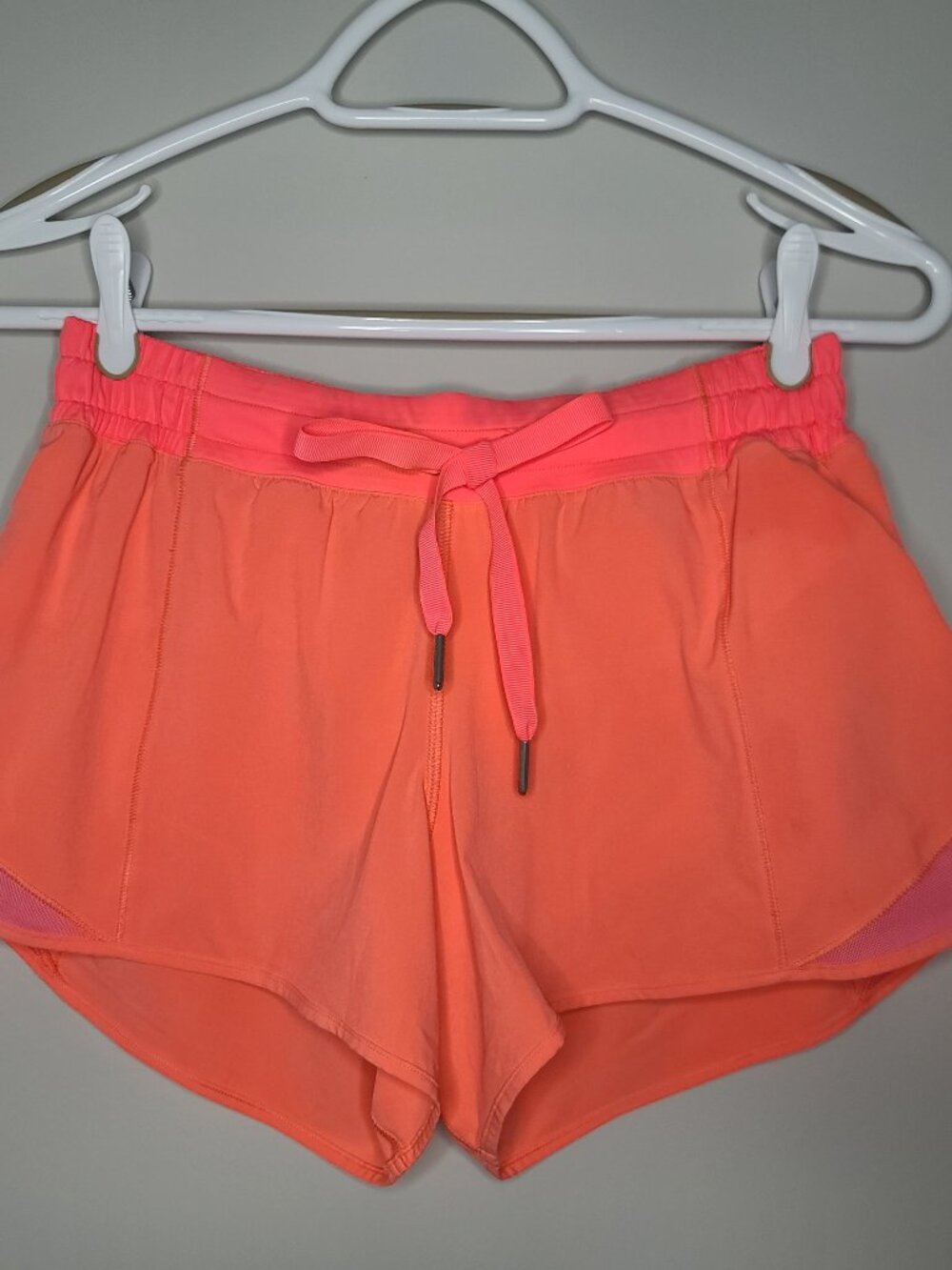 Lululemon Hotty Hot Short 3.5" Running Shorts Grapefruit Size 8